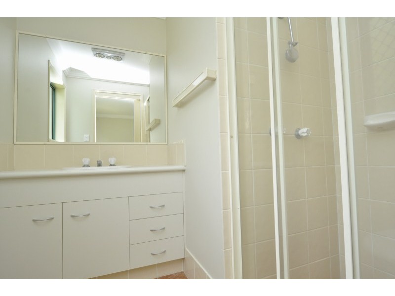 4/222 Central Street, Labrador QLD 4215