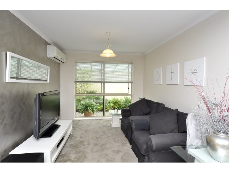 26 Maltravers Drive, Arundel QLD 4214