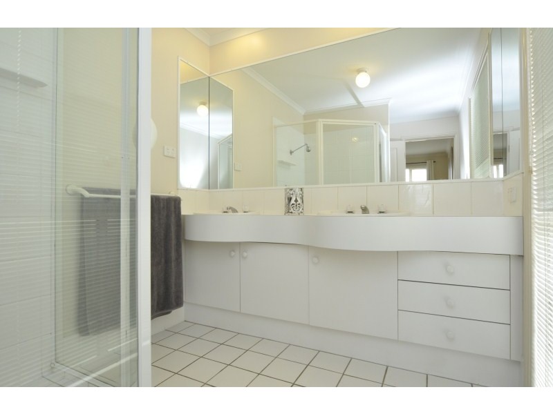 26 Maltravers Drive, Arundel QLD 4214