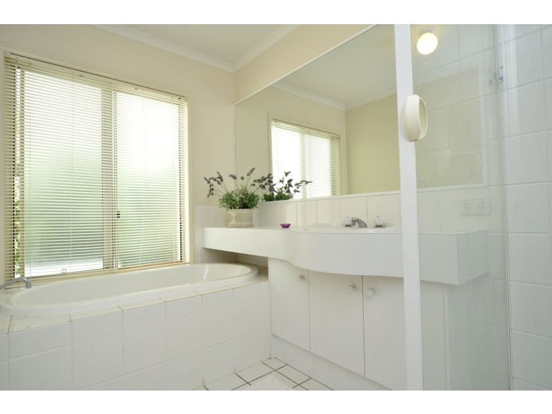 26 Maltravers Drive, Arundel QLD 4214