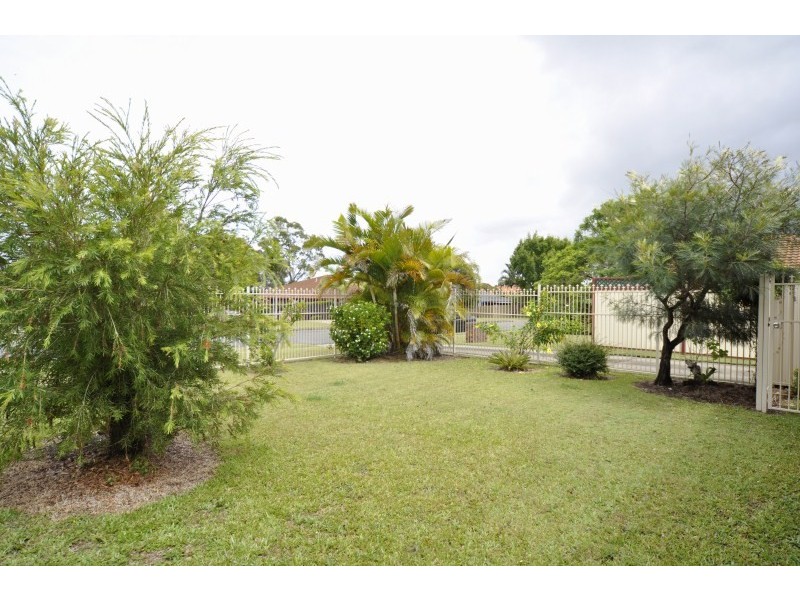 1/12 Davebill Court, Labrador QLD 4215