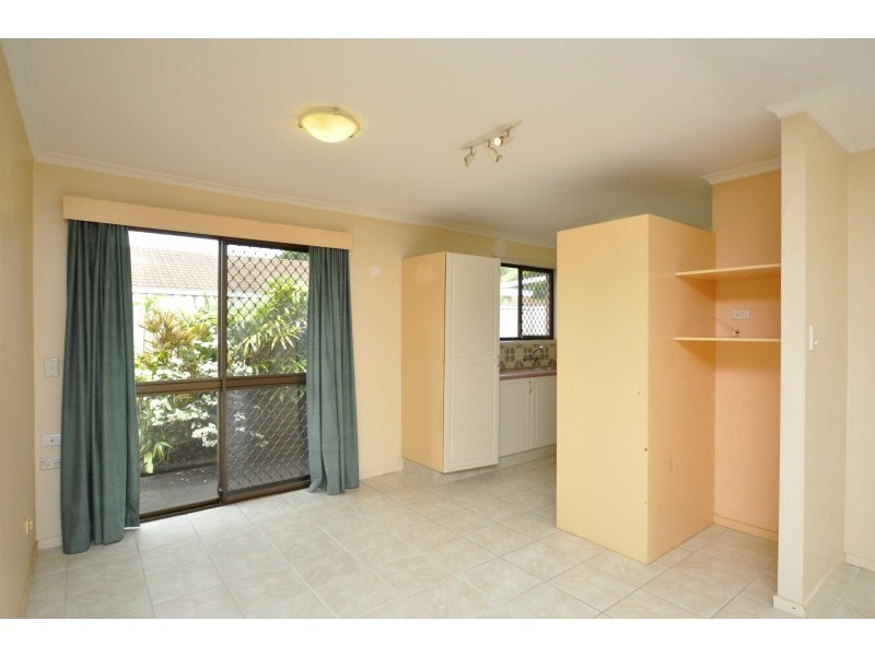 1/12 Davebill Court, Labrador QLD 4215