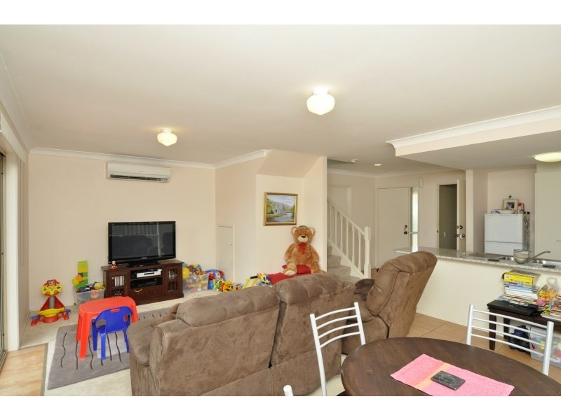 24 Harrow Place, Arundel QLD 4214