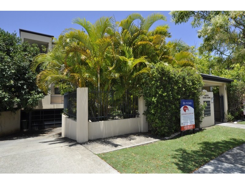 2/31 Middle Street, Labrador QLD 4215