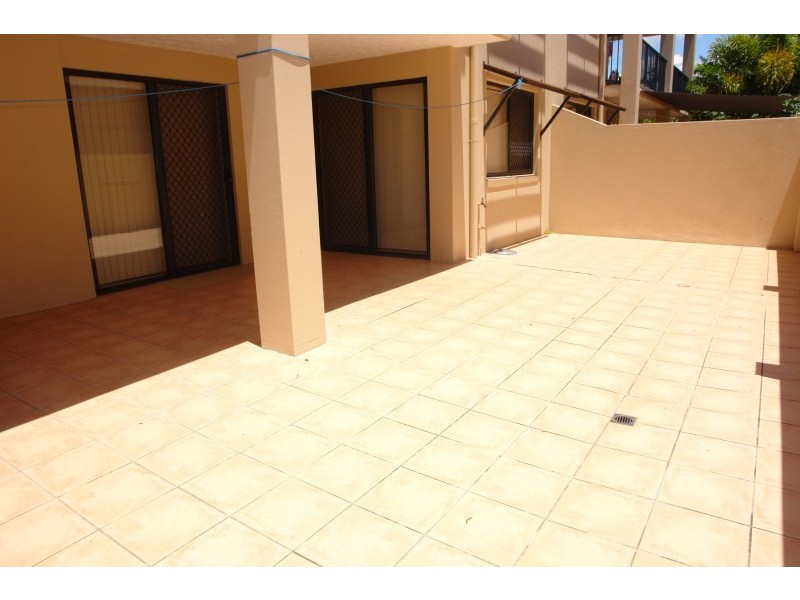 2/31 Middle Street, Labrador QLD 4215