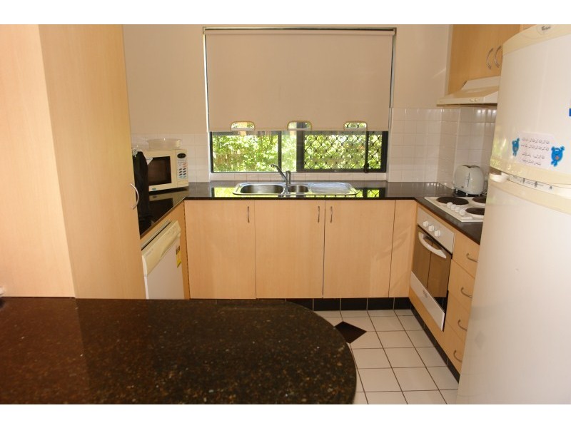 2/31 Middle Street, Labrador QLD 4215