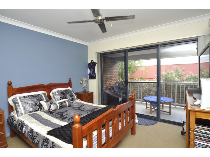 4/170 Whiting Street, Labrador QLD 4215