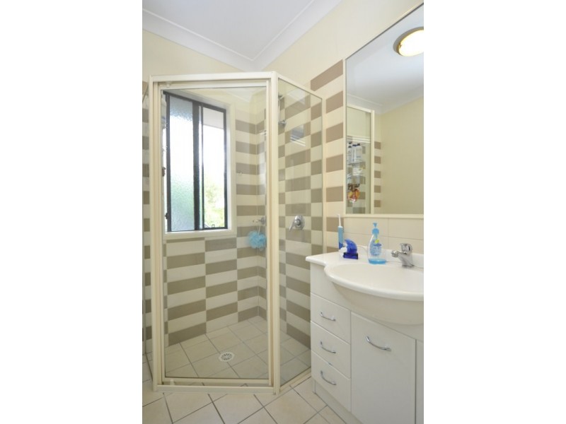 4/170 Whiting Street, Labrador QLD 4215