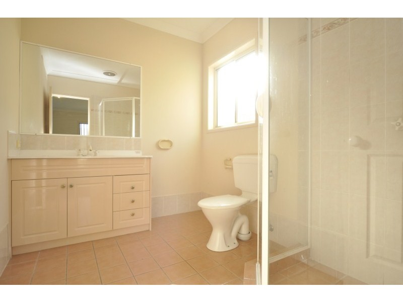 12 Bristol Place, Arundel QLD 4214