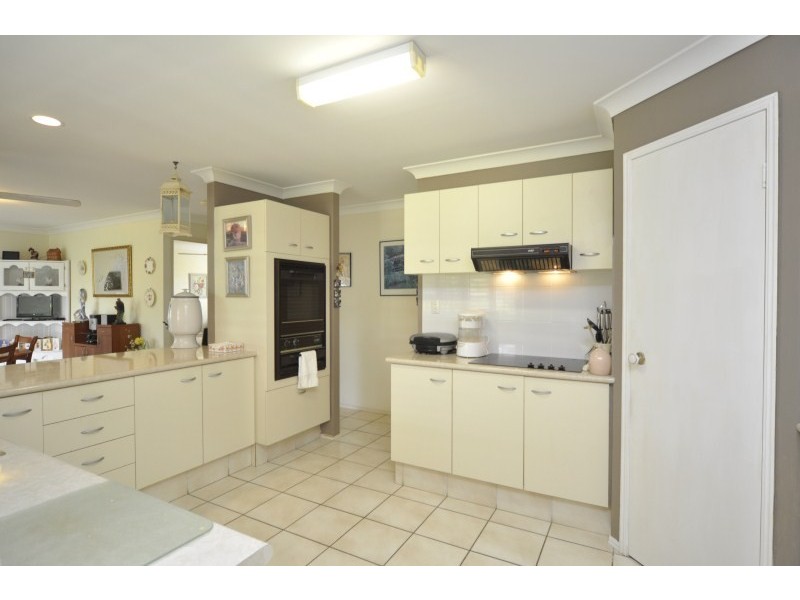 7 Footscray Court, Arundel QLD 4214