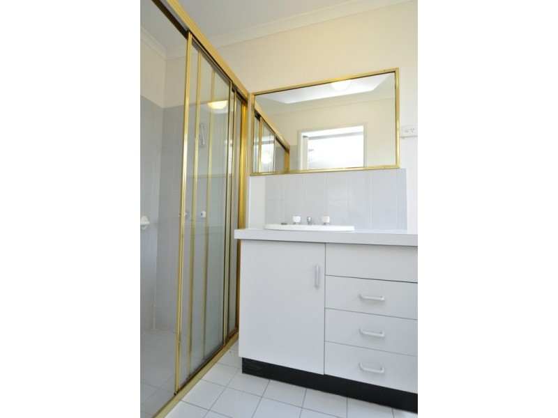 138 Olsen Avenue, Arundel QLD 4214