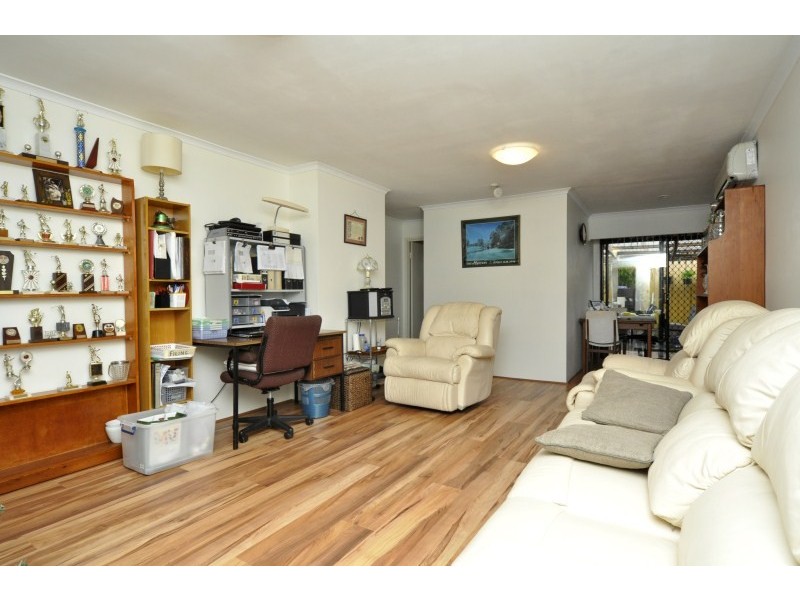 2/13 Senate Street, Labrador QLD 4215