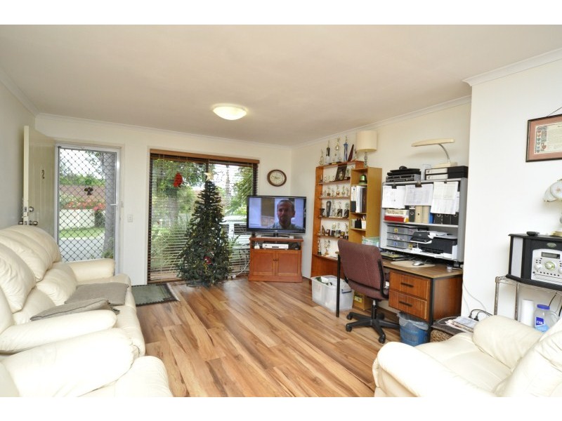 2/13 Senate Street, Labrador QLD 4215