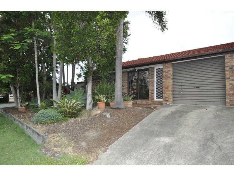 2/13 Senate Street, Labrador QLD 4215