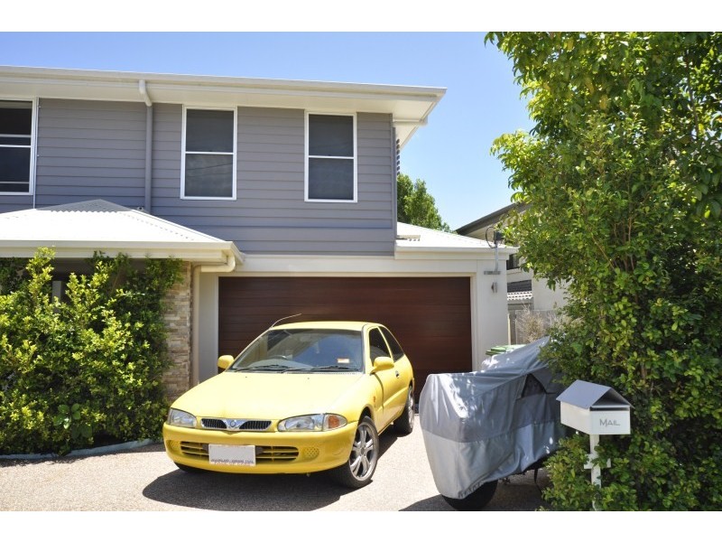 2/5 Ashton Street, Labrador QLD 4215