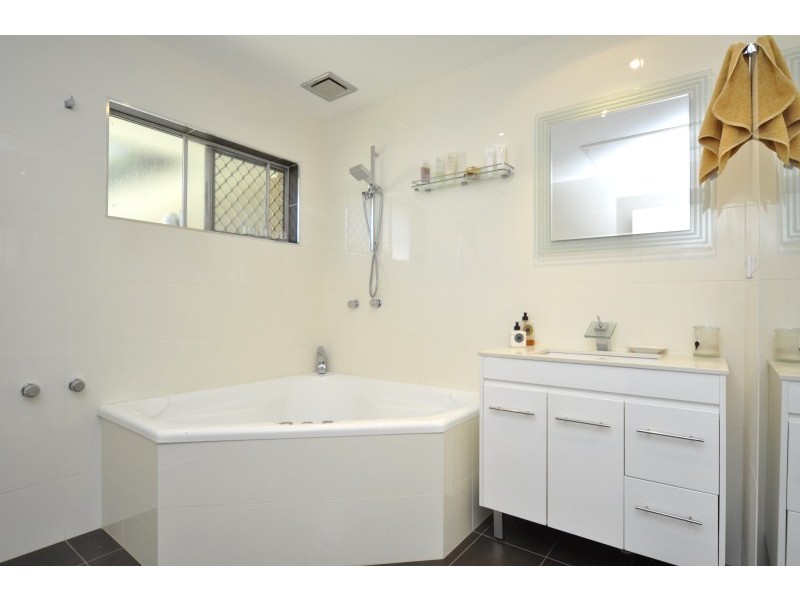 29 Allden Avenue, Labrador QLD 4215