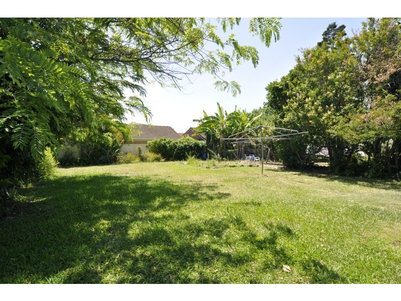 11 Water Street, Southport QLD 4215