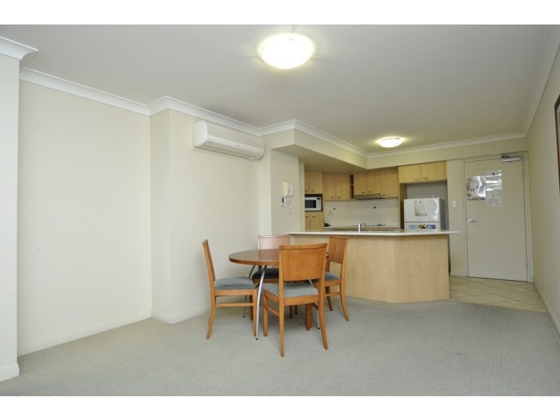 210/392 Marine Parade, Labrador QLD 4215