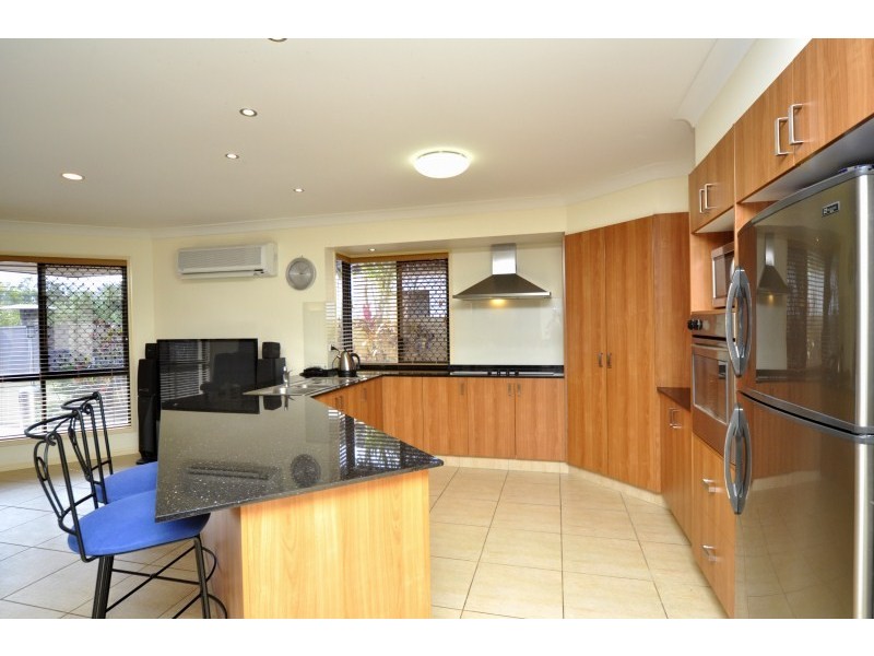 72 Arun Drive, Arundel QLD 4214