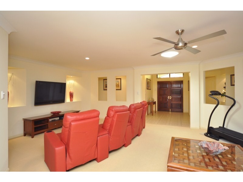 72 Arun Drive, Arundel QLD 4214