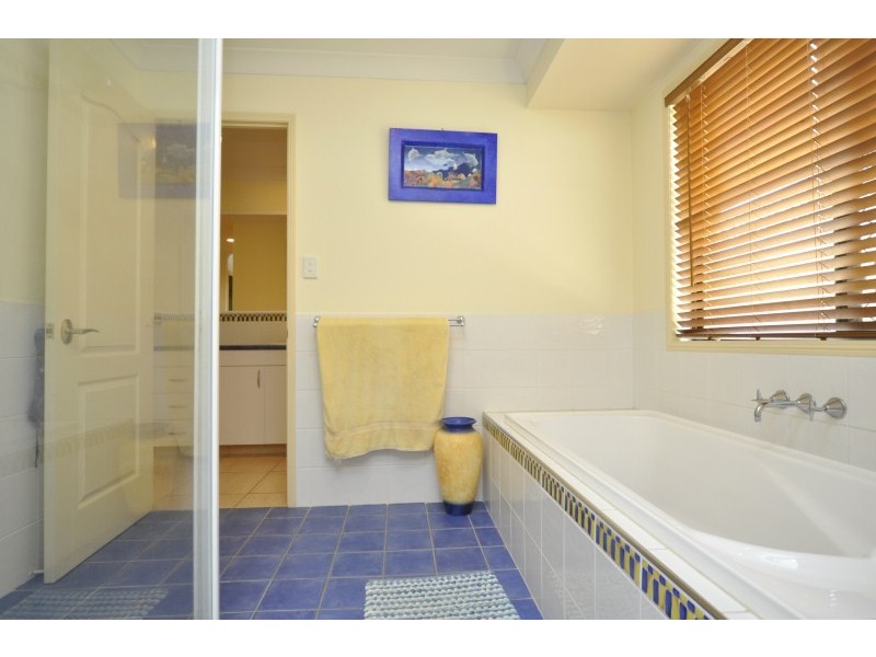 72 Arun Drive, Arundel QLD 4214