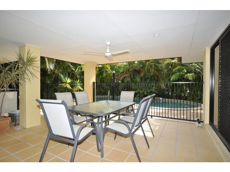 72 Arun Drive, Arundel QLD 4214