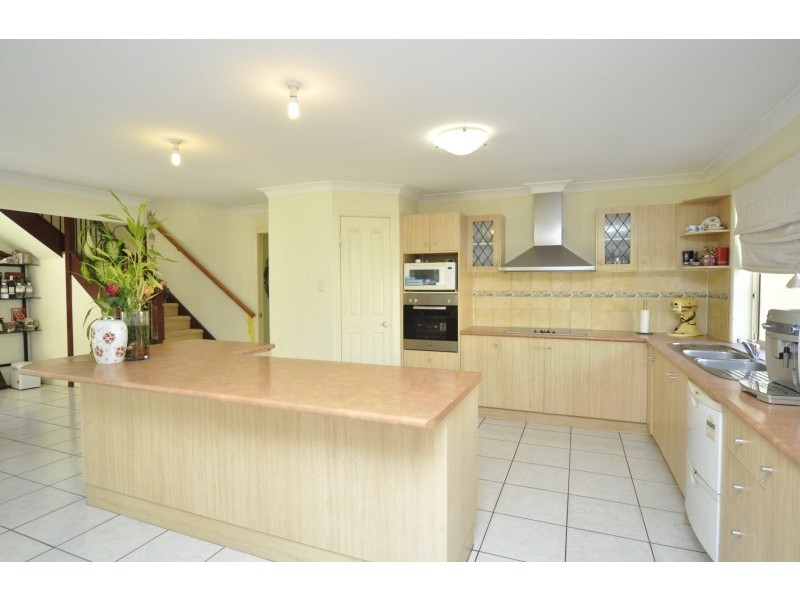 1 Kettlewell Chase, Arundel QLD 4214