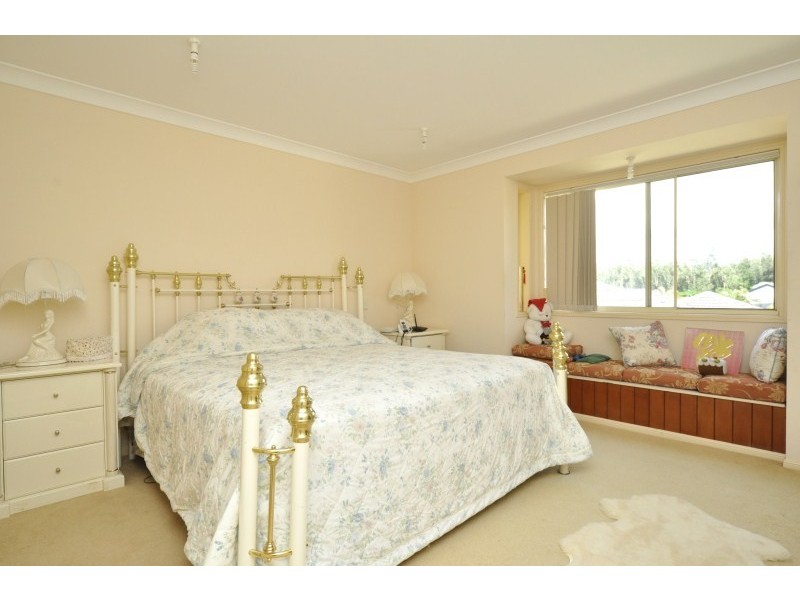 1 Kettlewell Chase, Arundel QLD 4214