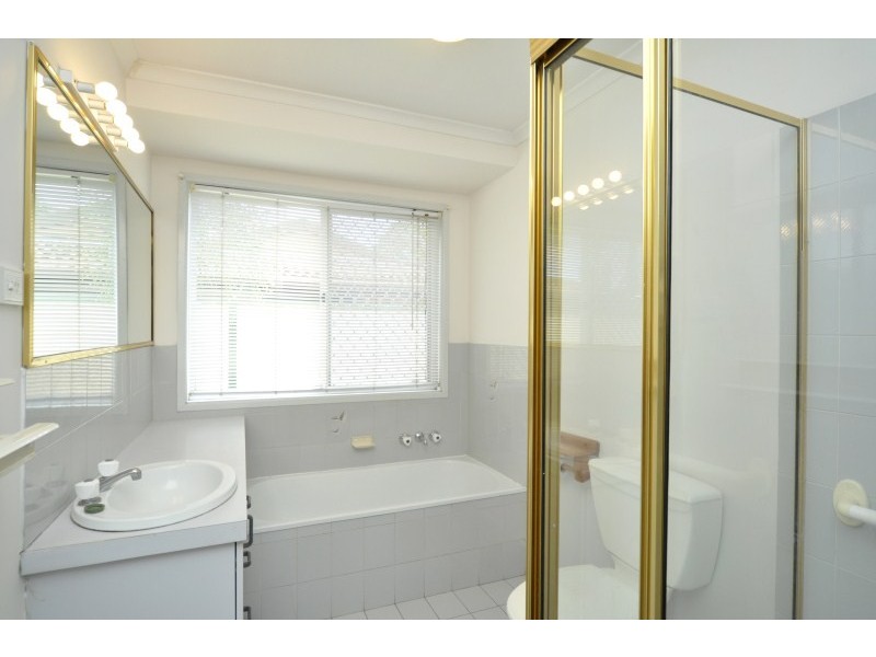 138 Olsen Avenue, Arundel QLD 4214