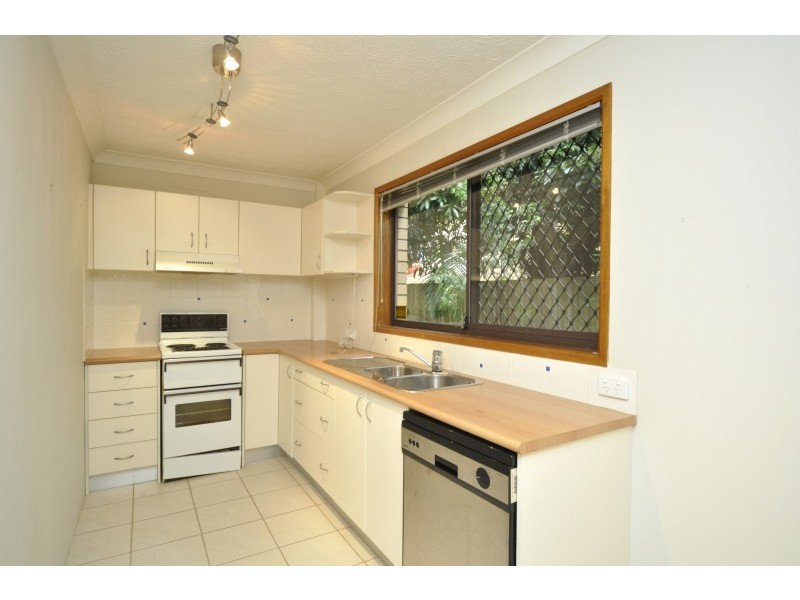 2/168 Frank Street, Labrador QLD 4215