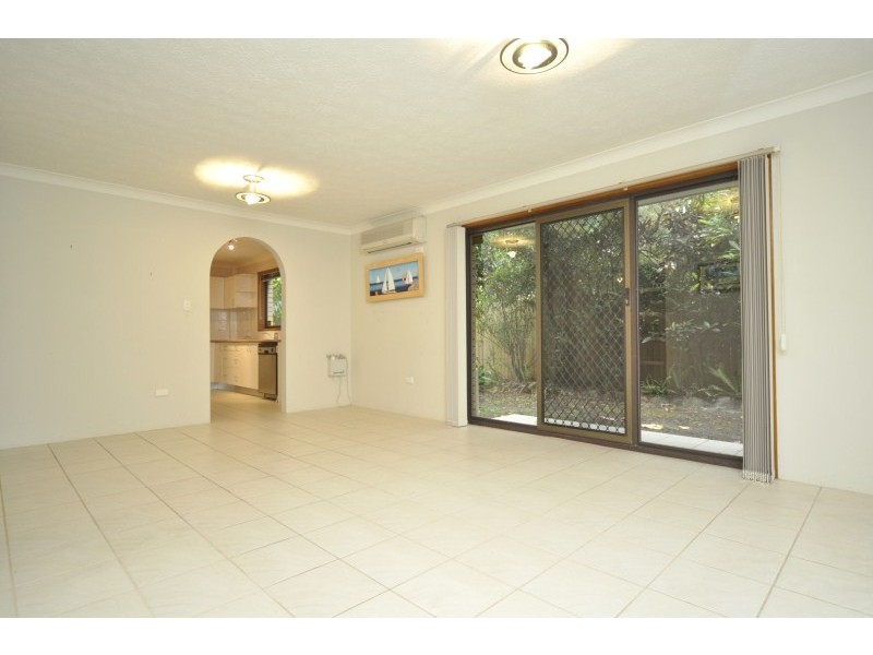 2/168 Frank Street, Labrador QLD 4215