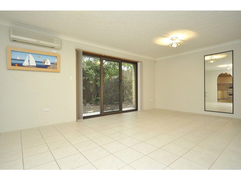 2/168 Frank Street, Labrador QLD 4215