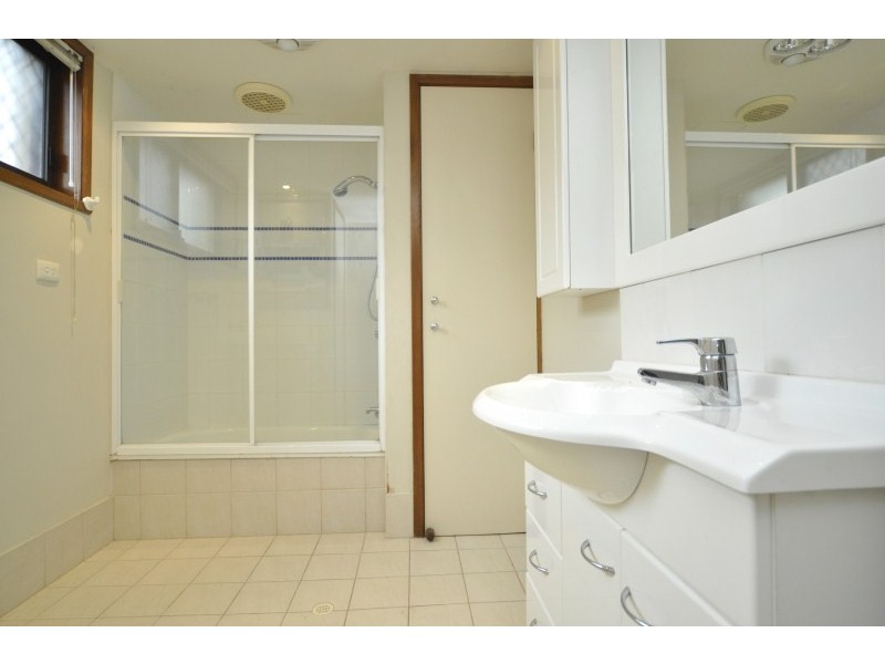 2/168 Frank Street, Labrador QLD 4215