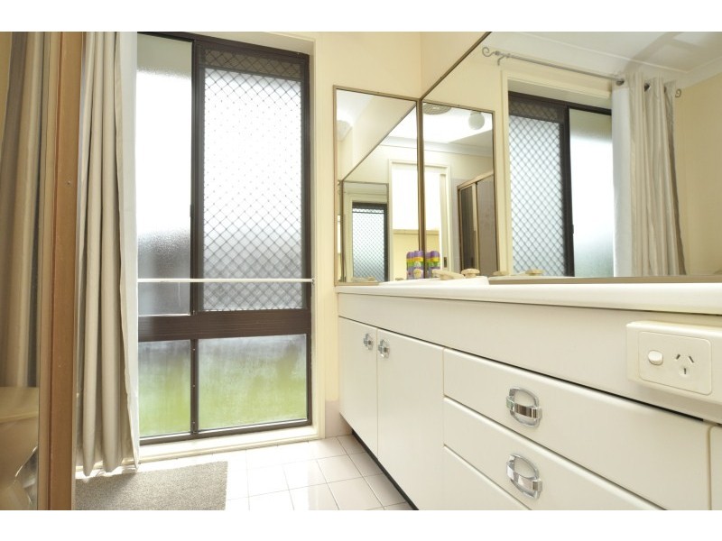 256 Central Street, Arundel QLD 4214