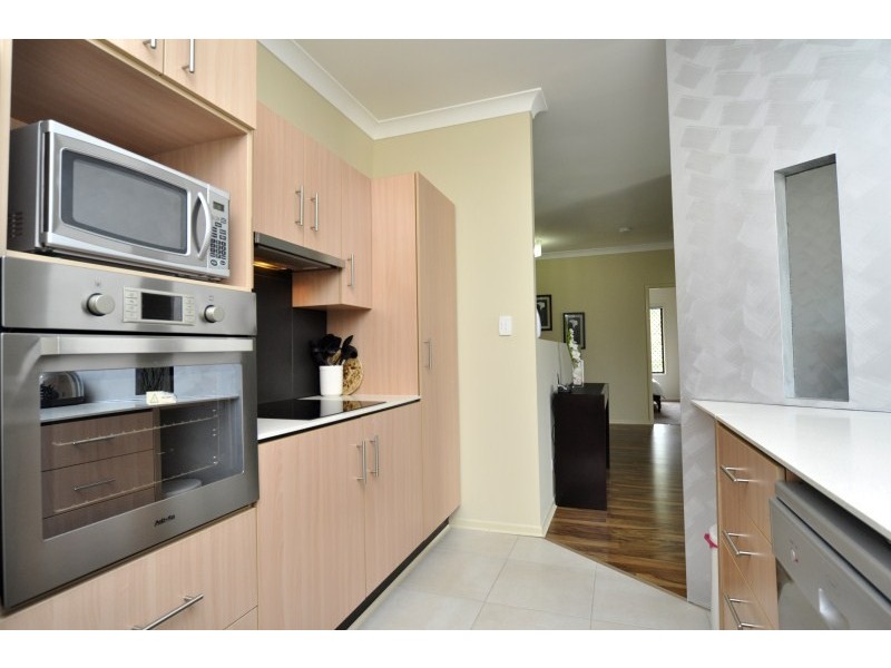 2/17 Louise Street, Southport QLD 4215