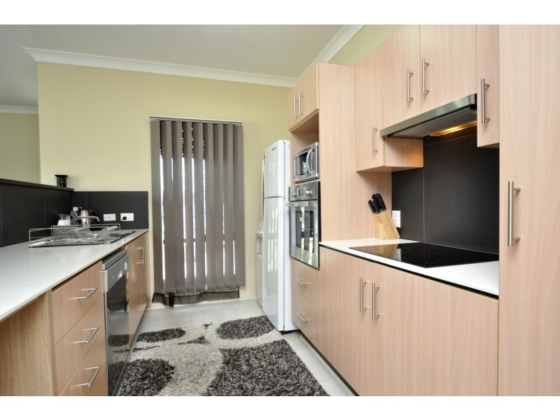2/17 Louise Street, Southport QLD 4215