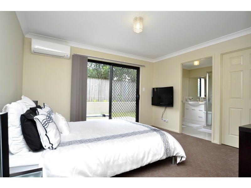2/17 Louise Street, Southport QLD 4215