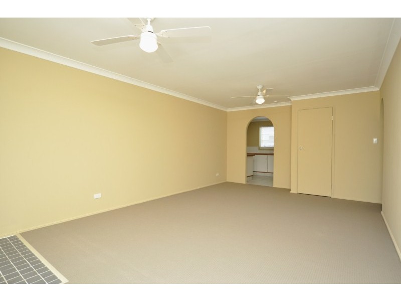 1/142 Whiting Street, Labrador QLD 4215