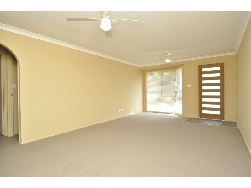 1/142 Whiting Street, Labrador QLD 4215