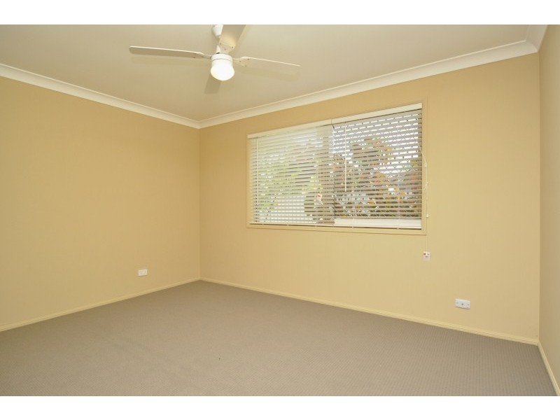 1/142 Whiting Street, Labrador QLD 4215