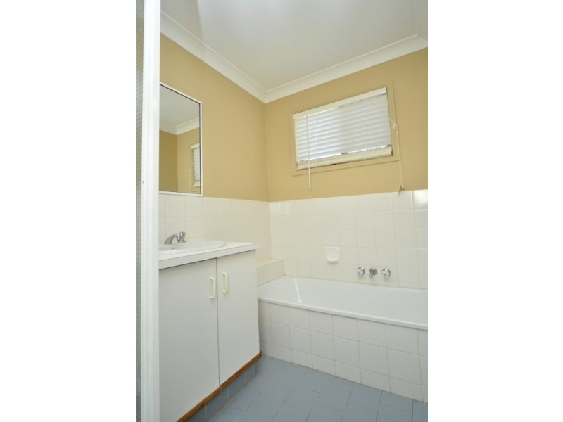 1/142 Whiting Street, Labrador QLD 4215