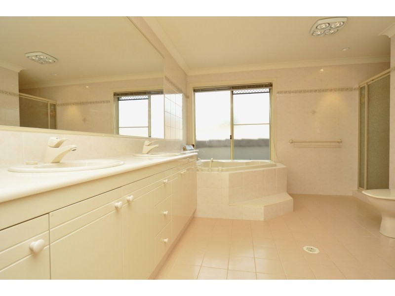 35 Canada Place, Arundel QLD 4214