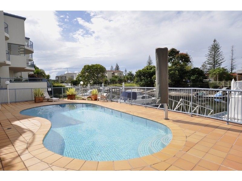 1/9 Madang Crescent, Runaway Bay QLD 4216