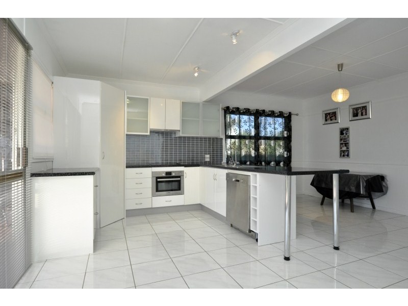 7 Gordon Street, Labrador QLD 4215