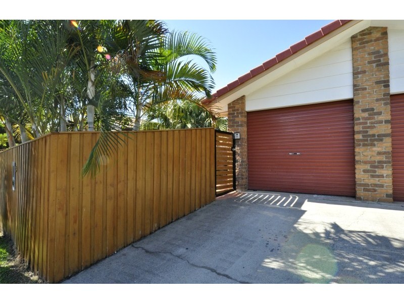 1/19 Kenny Drive, Labrador QLD 4215