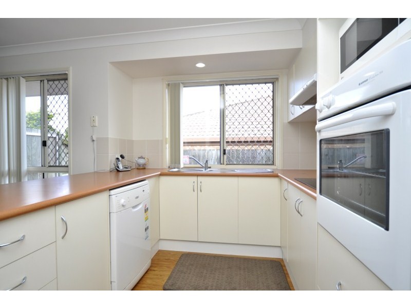 1/10 Usher Avenue, Labrador QLD 4215