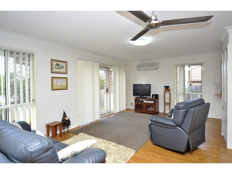 1/10 Usher Avenue, Labrador QLD 4215