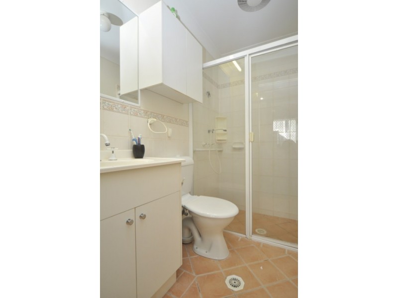 1/10 Usher Avenue, Labrador QLD 4215