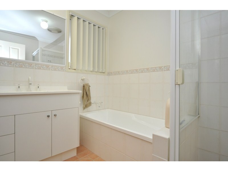 1/10 Usher Avenue, Labrador QLD 4215