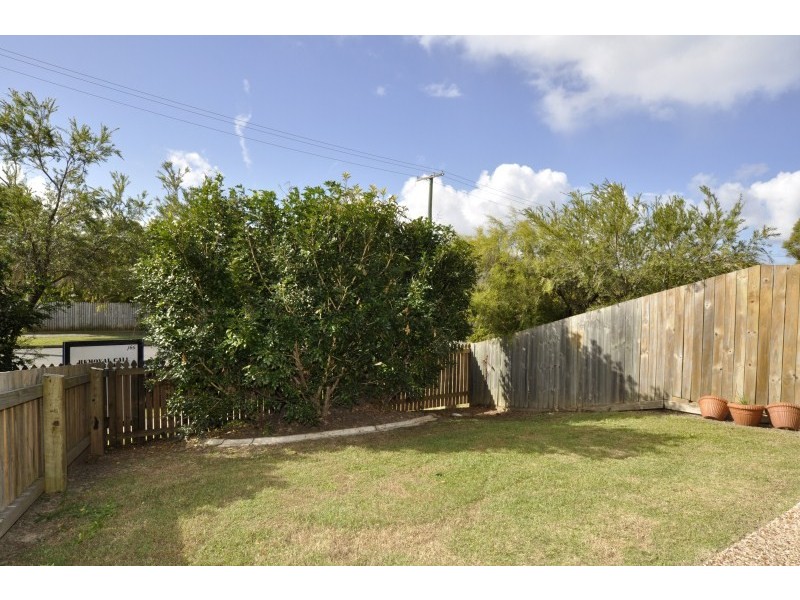 1/10 Usher Avenue, Labrador QLD 4215